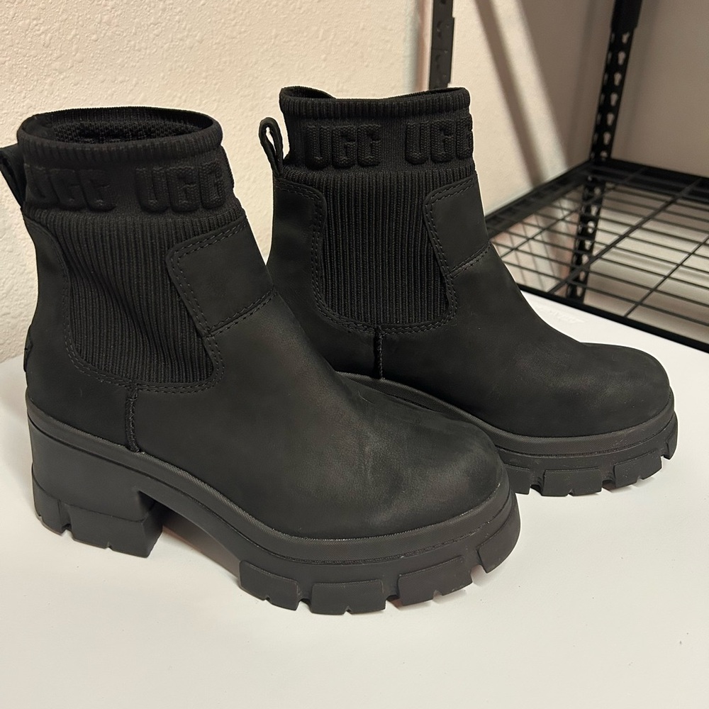UGG Brooklyn Water Resistant Chelsea Boots - Picture 4 of 14